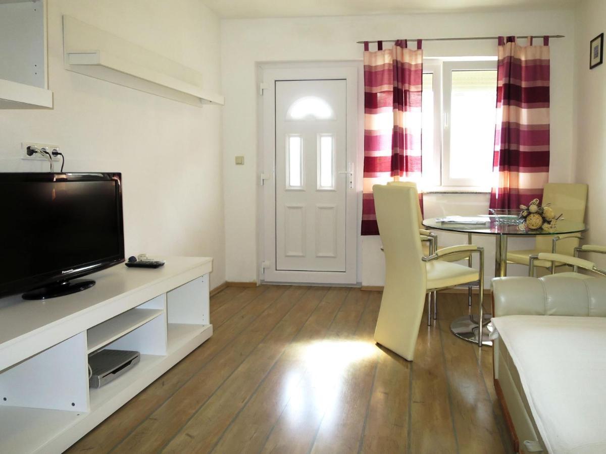 Apartment Josip - Vod202 By Interhome ตรีบูนย์ ภายนอก รูปภาพ